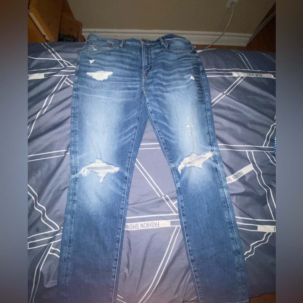 American Eagle men blue ripped jeans